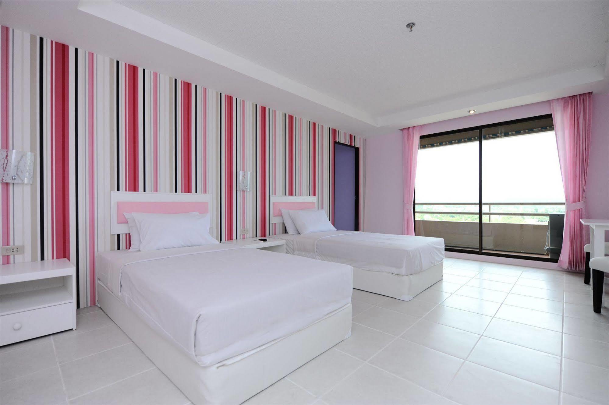 Angket Hip Residence Pattaya Exterior photo