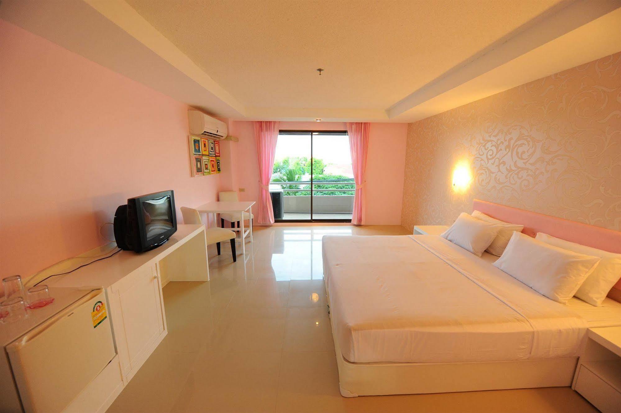 Angket Hip Residence Pattaya Exterior photo