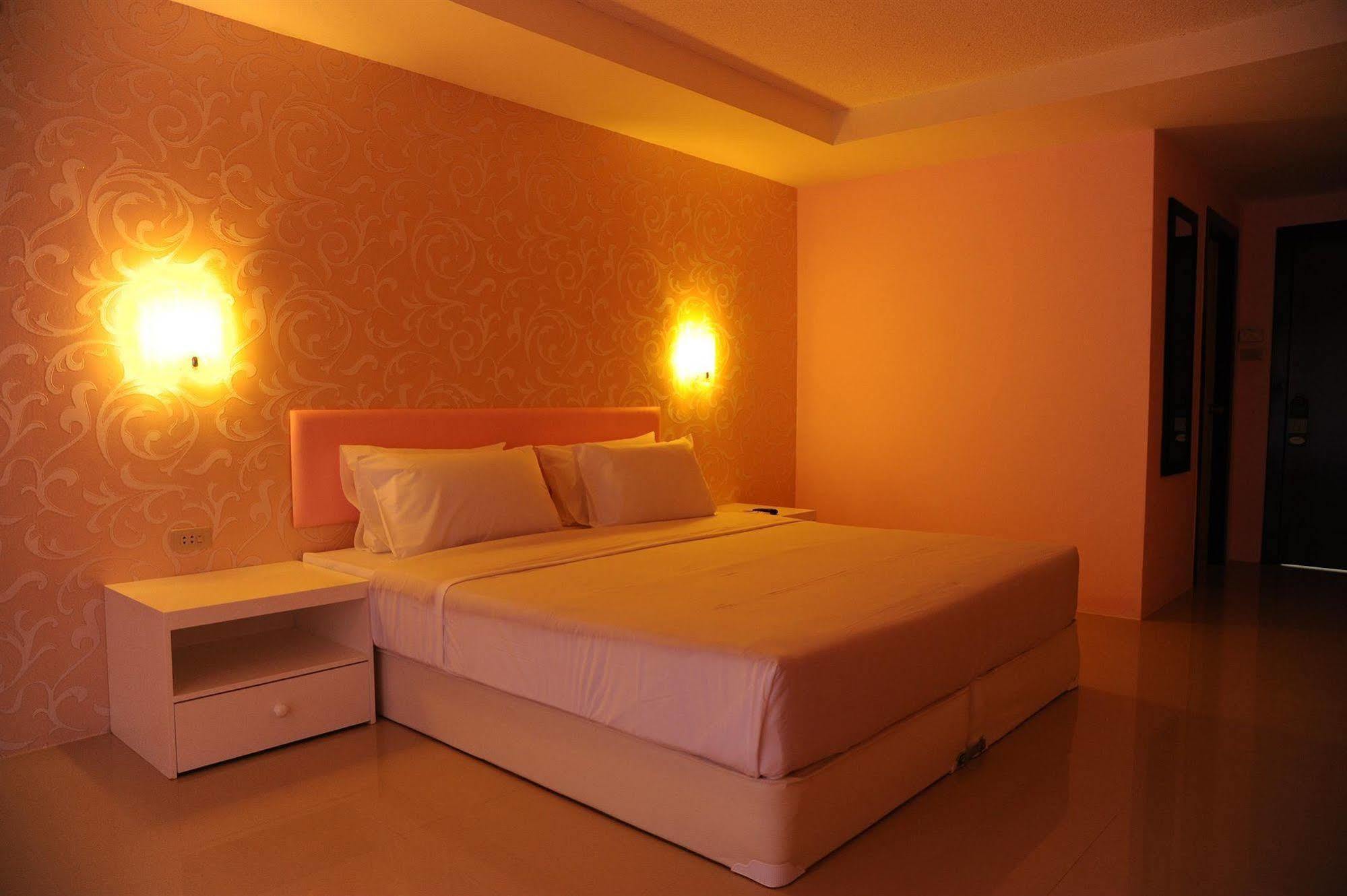 Angket Hip Residence Pattaya Exterior photo
